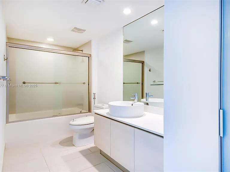 4250 Biscayne Blvd #918 — Photo 29