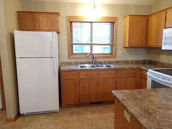 3rd image of 123 17th Street Ct