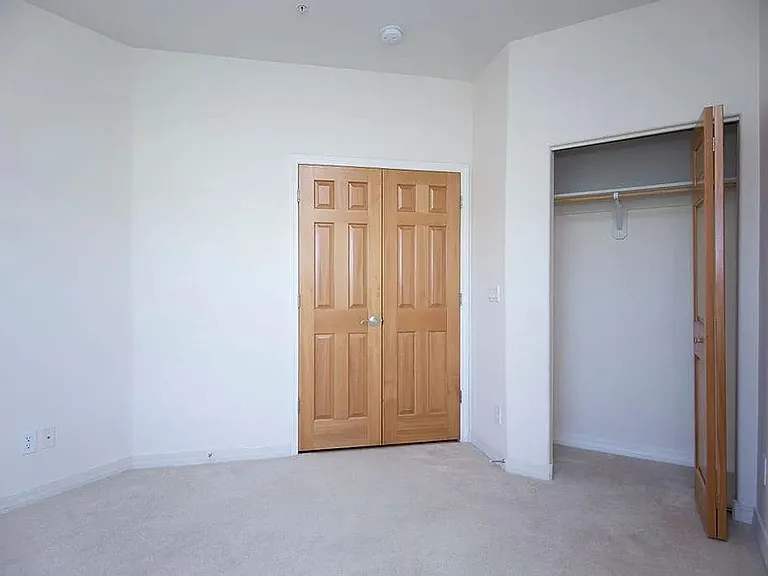 5220 Boardwalk Dr #F33 — Photo 12