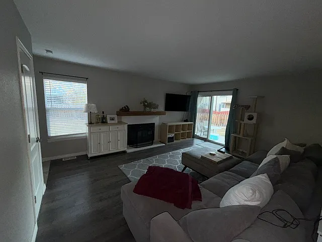 5643 W 71st Pl — Photo 4