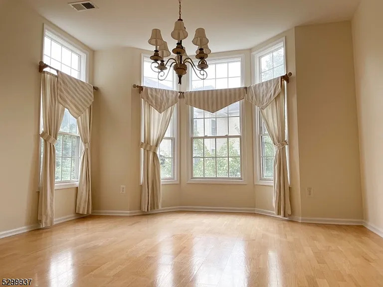 511 Kensington Ln — Photo 4
