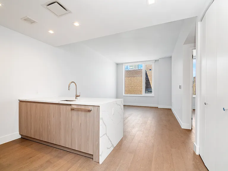 200 E 23rd St #12E — Photo 2