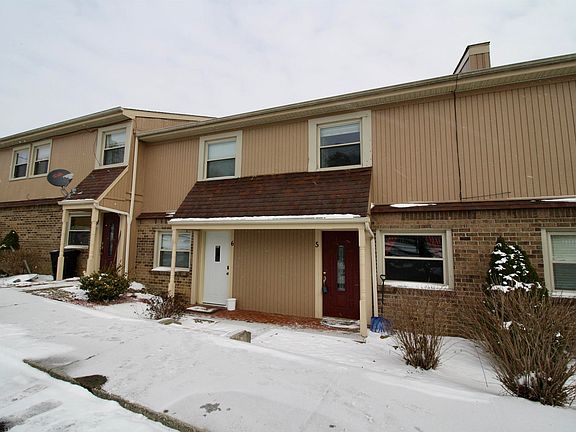 2nd image of 93 Fleetwood Dr Unit 5