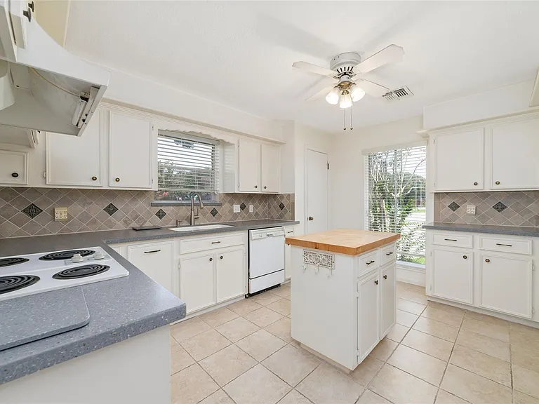 11838 Riverview Dr — Photo 5