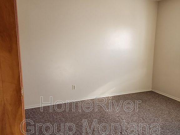 4th image of 102 Camelot Ct APT 4
