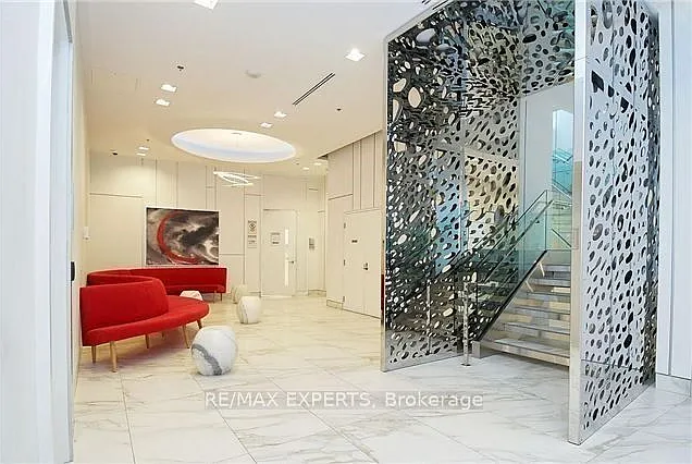 12 York St #305 — Photo 3