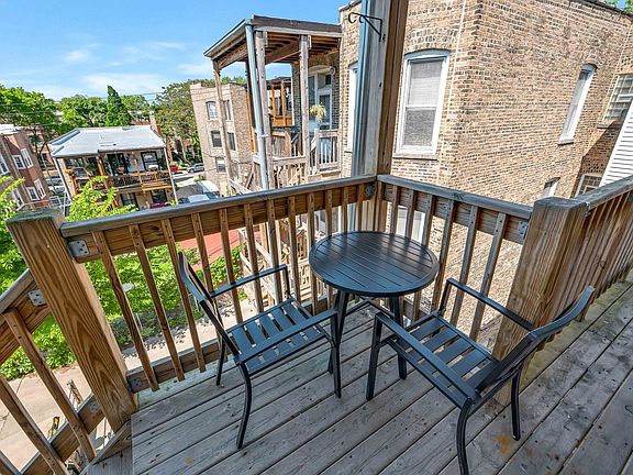 3rd image of 1408 W Argyle St APT 3W