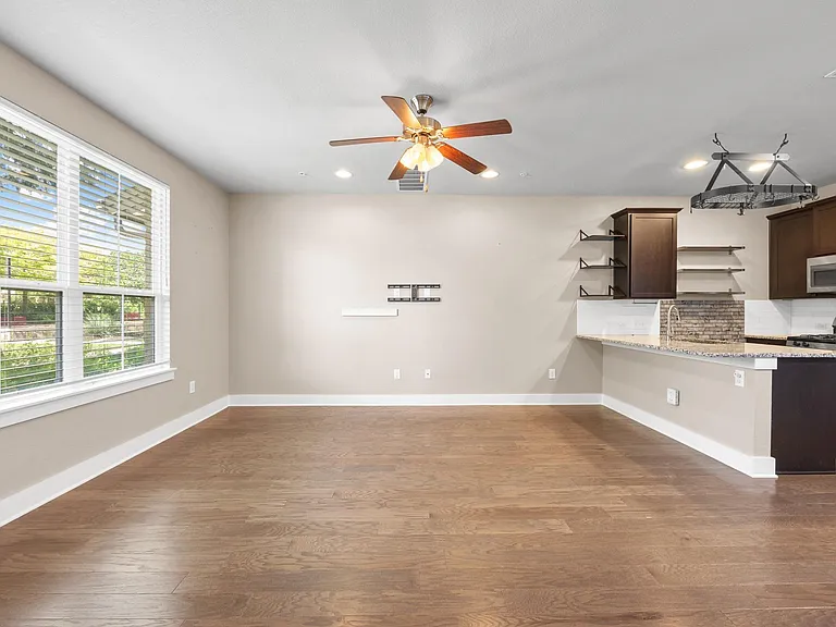 7505 Sugar Magnolia St — Photo 5
