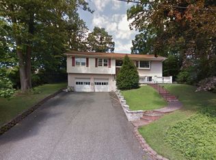 60 Ridge Dr, Livingston, NJ 07039
