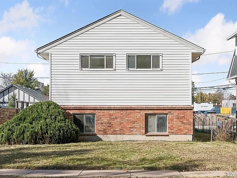 Building Photo - 2457 S Lincoln St #2