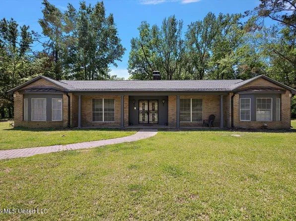 922 Belle Air Cir, Yazoo City, MS 39194
