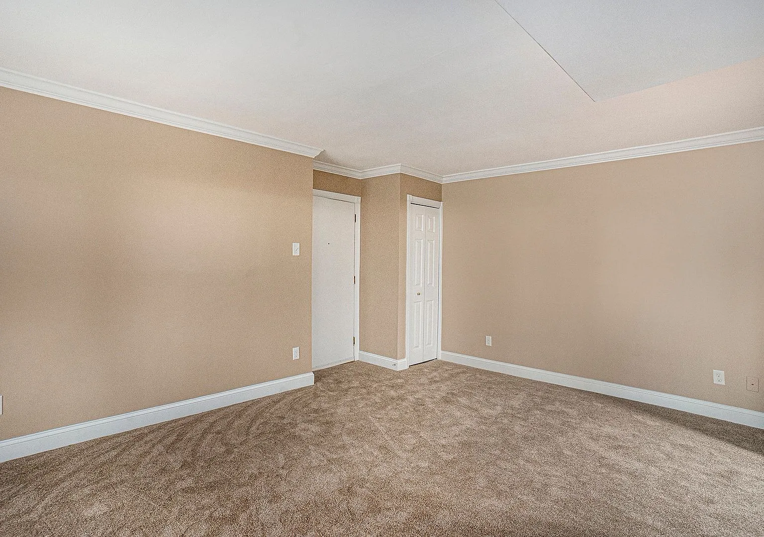 Maple Court Apartments — Photo 2