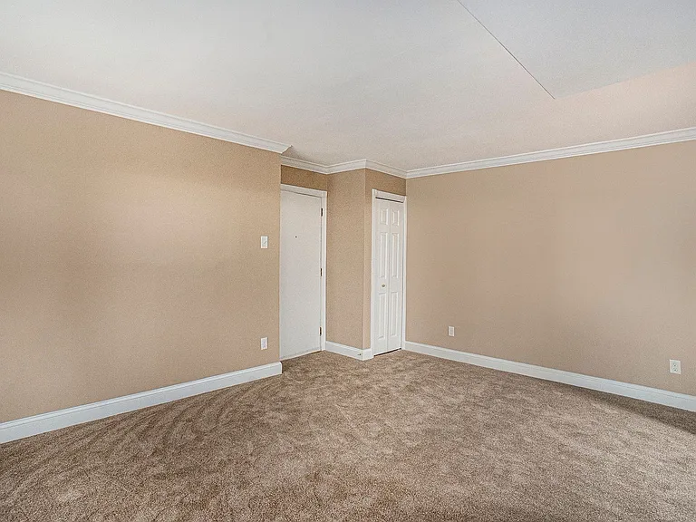 Maple Court Apartments — Photo 2