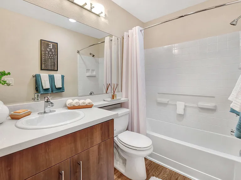 The Lexington Apartment Homes — Photo 8