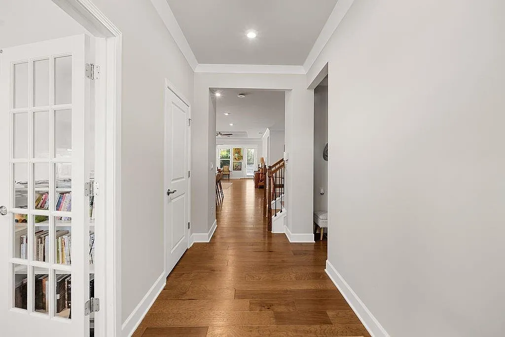 3 bed, 3.0 bath, 2779 sqft, $2,700 — Photo 4