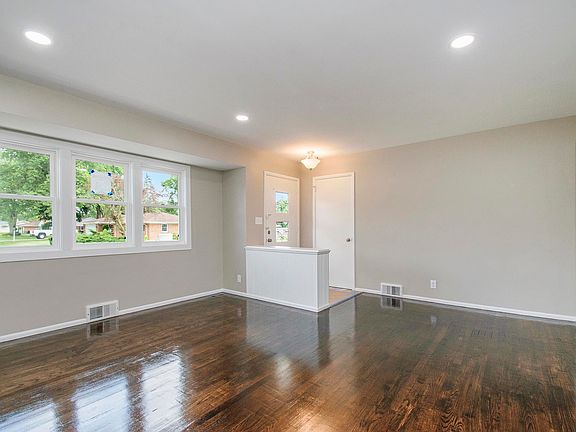 4th image of 19060 Sundale Dr