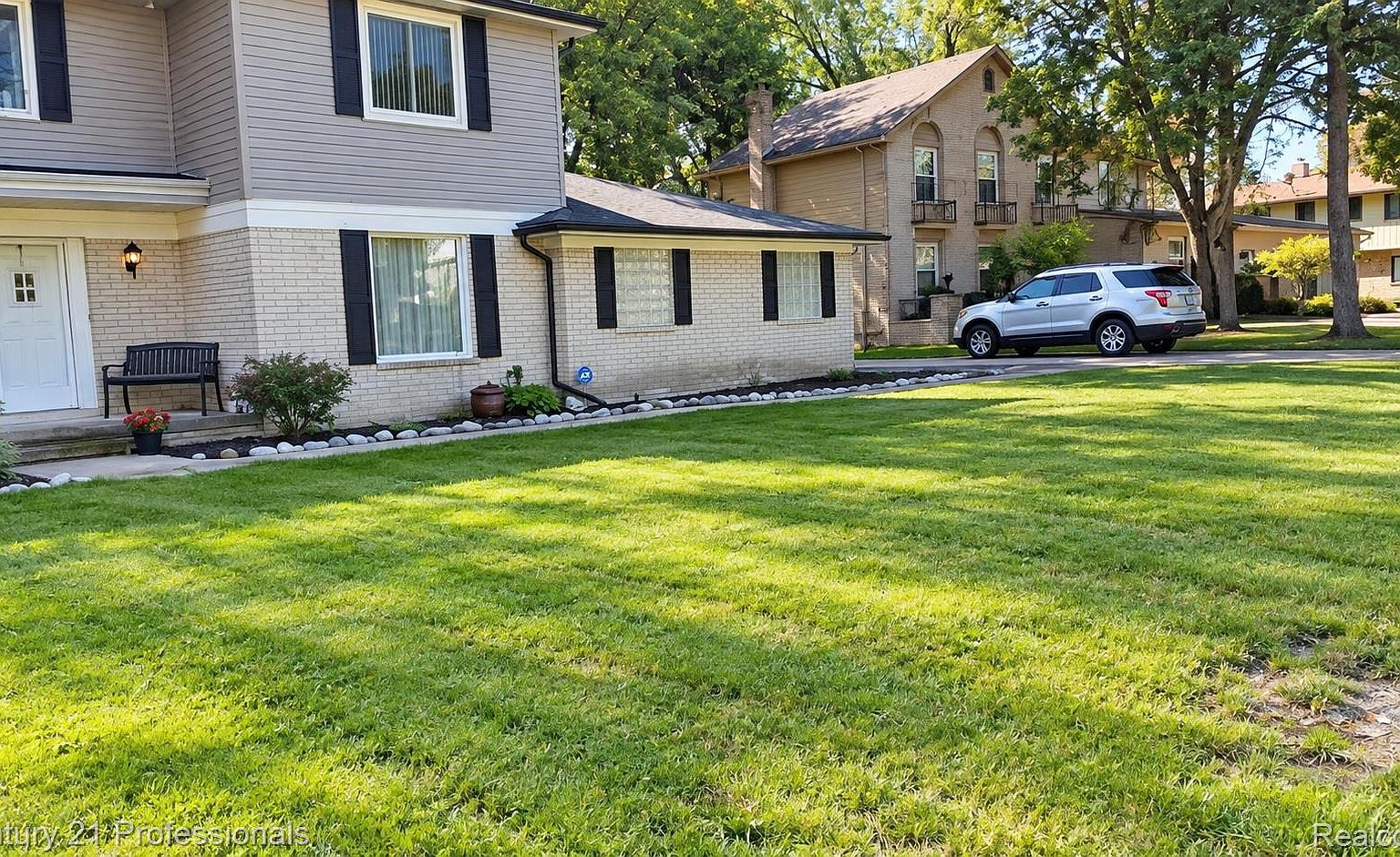 5649 Tequesta Dr, West Bloomfield, MI 48323