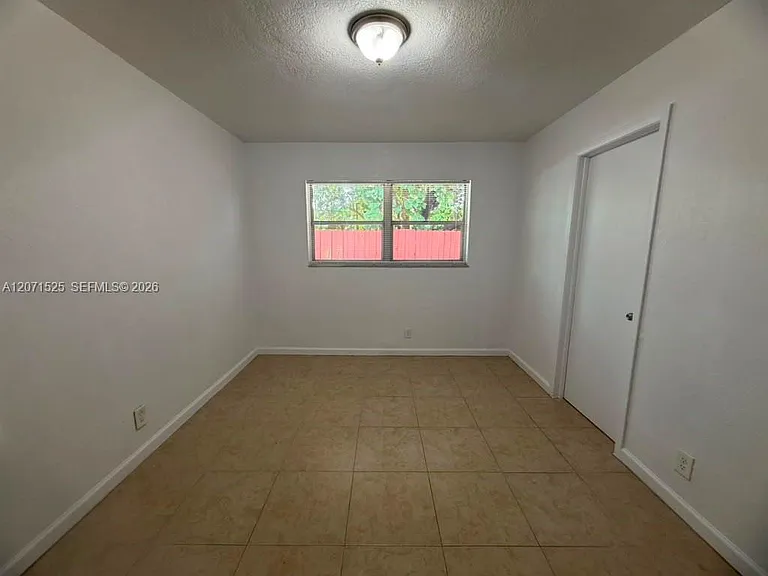 919 NW 2nd Ave #3 — Photo 7