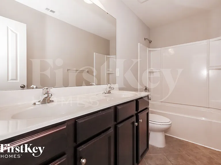 2025 Misty Rose Ln — Photo 9