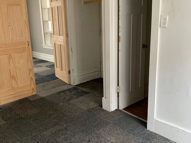 320 E 8th St #1 — Photo 3
