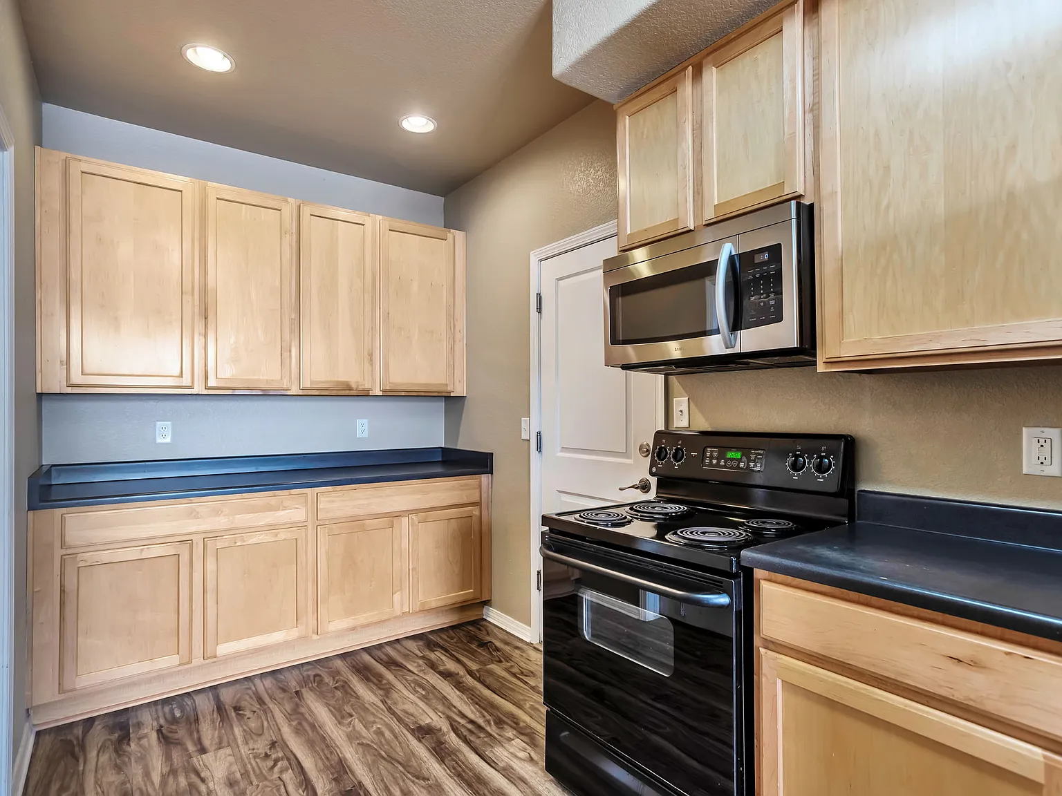 2 bed, 2.5 bath, 1462 sqft, $2,450 — Photo 4