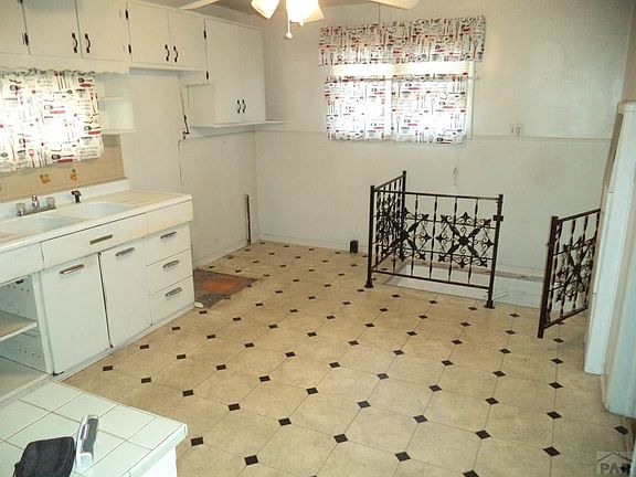3rd image of 818 E Abriendo Ave