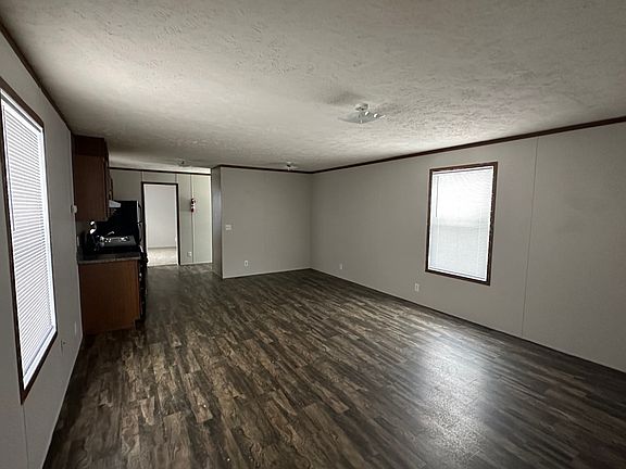 3rd image of 272 Birdsall Dr E