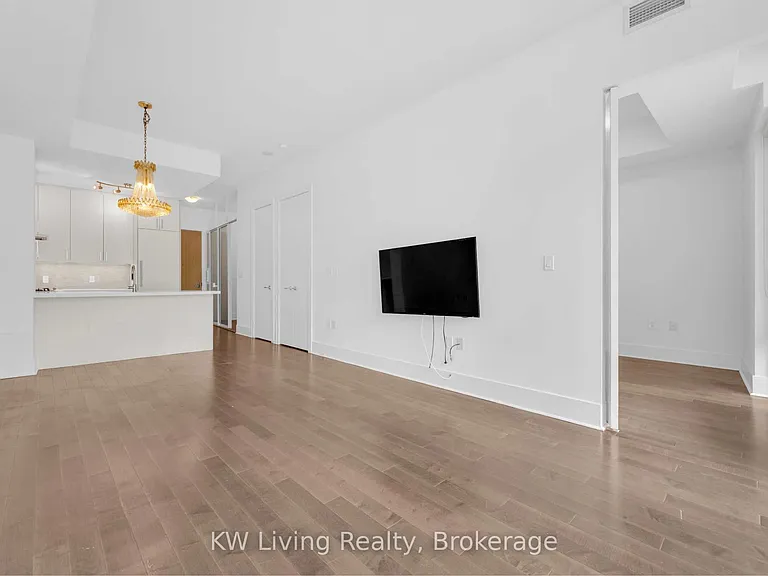29 Queens Quay E #828 — Photo 15