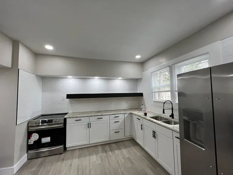 321 E 31st St — Photo 12