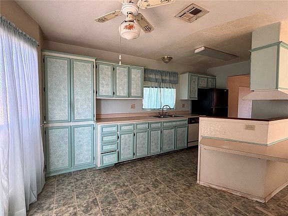 3rd image of 5465 W Earl Drive