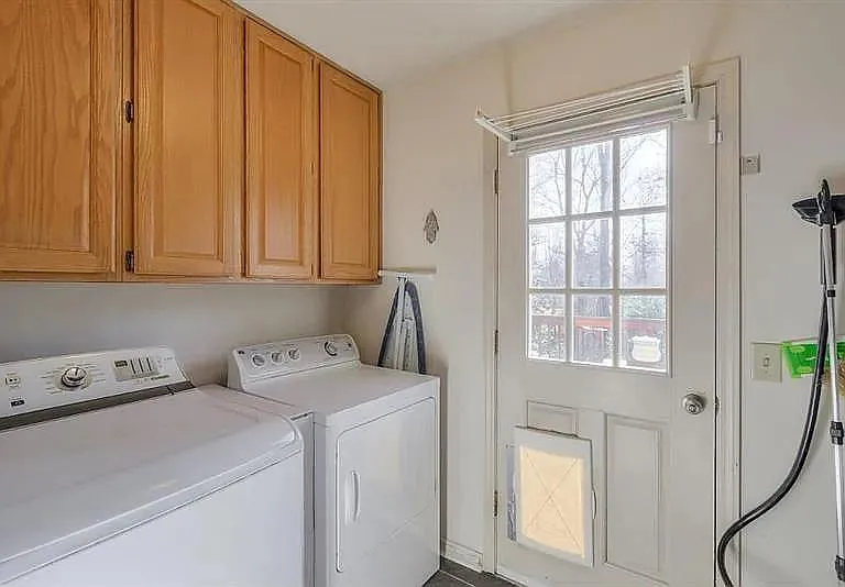 555 Greenland Rd — Photo 18