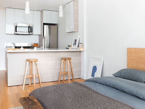3rd image of 550 W 54th St APT 2002