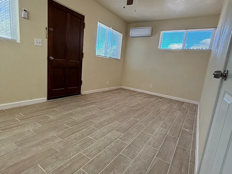 340 N Wayside Dr #C — Photo 4