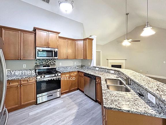 4th image of 215 Bridgemill Dr