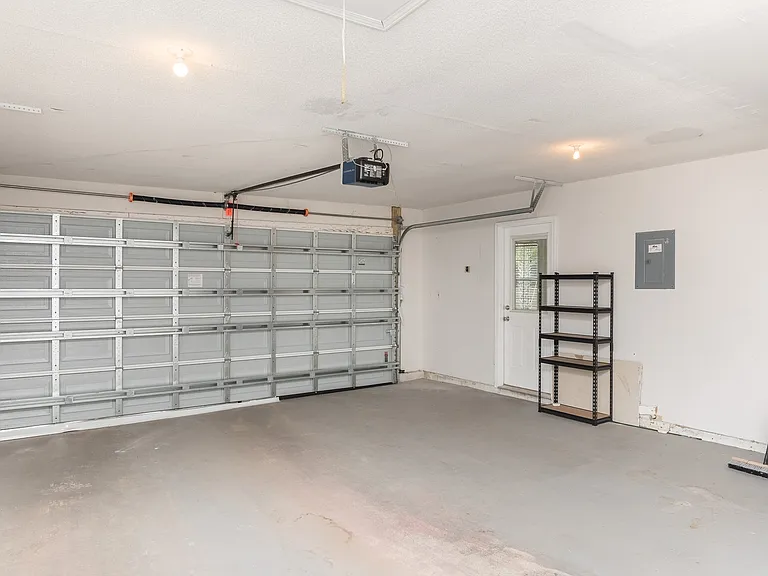 2217 N 61st Ave — Photo 24