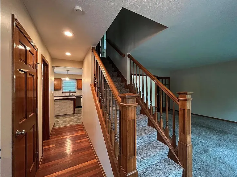 440 Taylor Ave — Photo 2