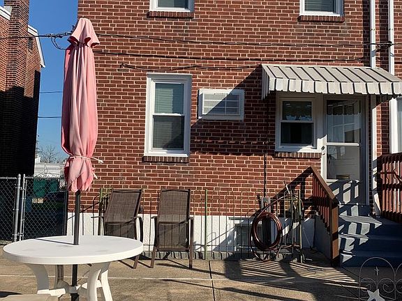 4th image of 1812 Chestnut St