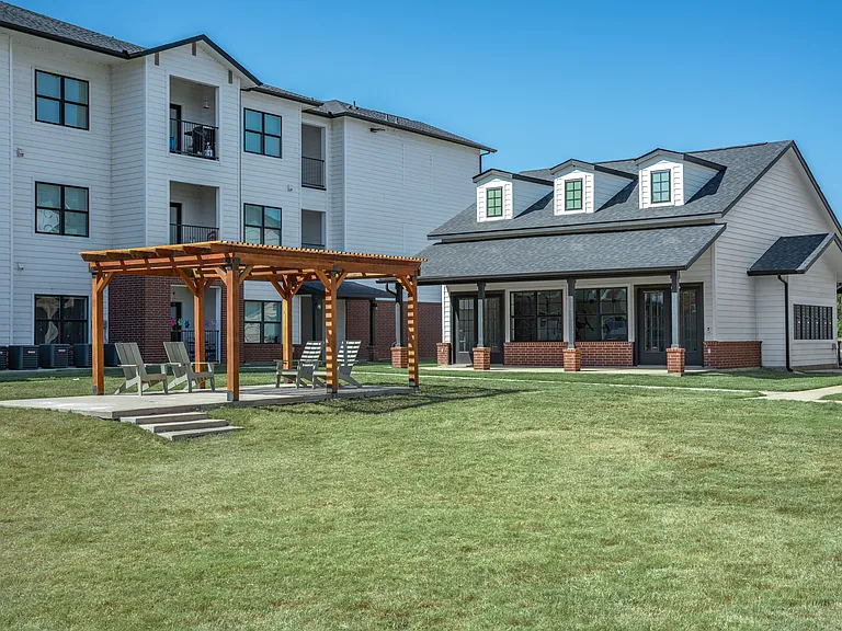 Burnett Trail Apartments — Photo 8