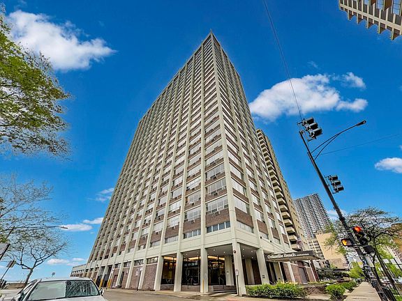 3rd image of 6171 N Sheridan Rd APT 806