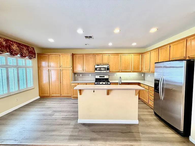 1319 Jacaranda Cir — Photo 4