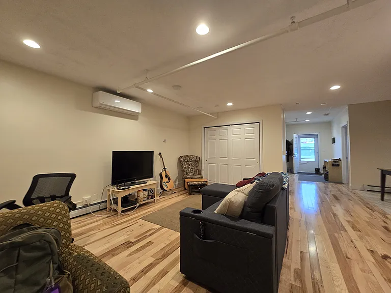 130 W Canal St #A — Photo 11