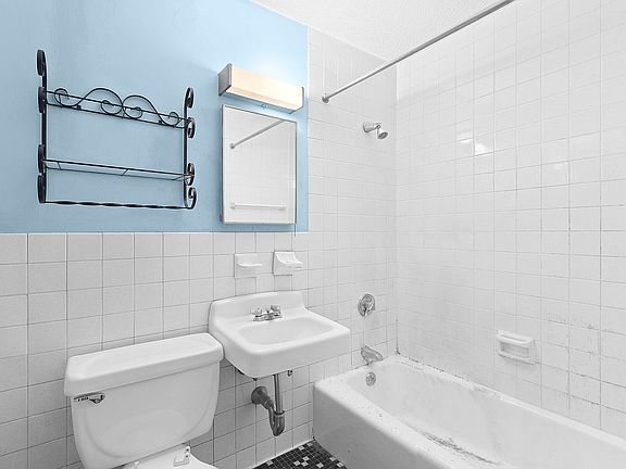 5th image of 609 Columbus Ave APT 8S