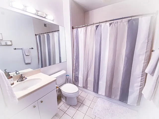 33 W Ontario St #42 — Photo 16