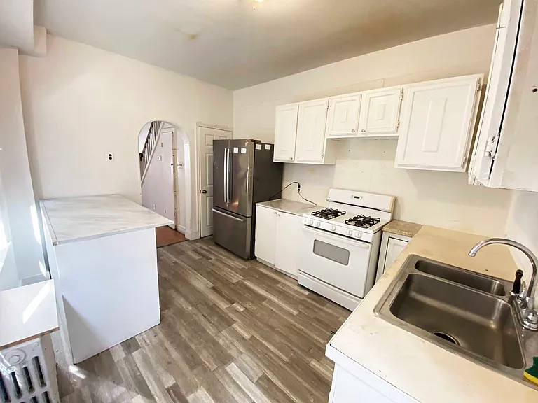 534 E Indiana Ave — Photo 8