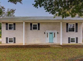 8140 Vance Rd, Kernersville, NC 27284