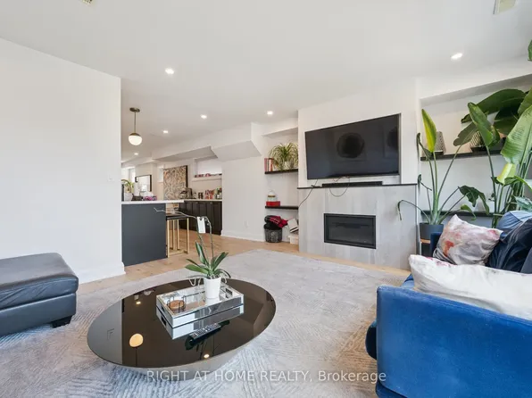 814 Coxwell Ave, Toronto, ON M4C 3E6