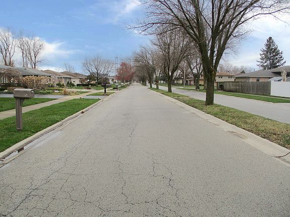 3rd image of 13711 Laramie Ave