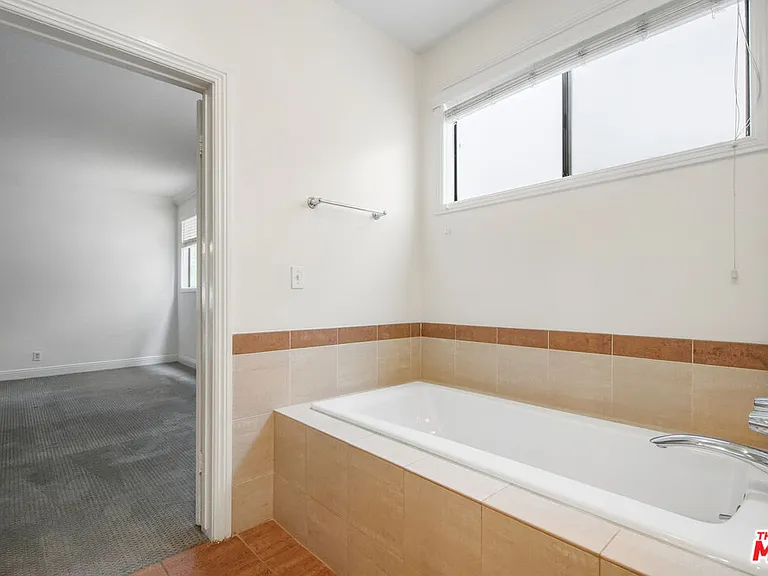 8865 Alden Dr #101 — Photo 19