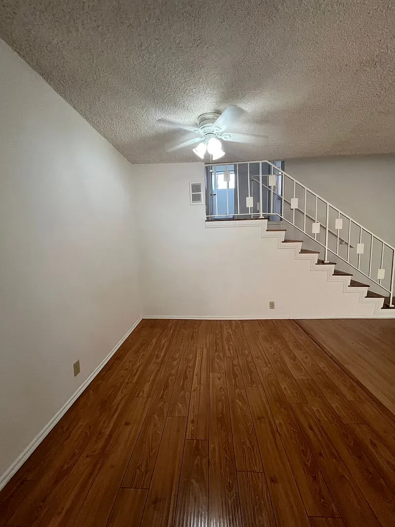 Spacious 2 Bedroom Apartment in Glendale! — Photo 3