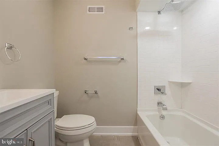 146 W Wildey St — Photo 20